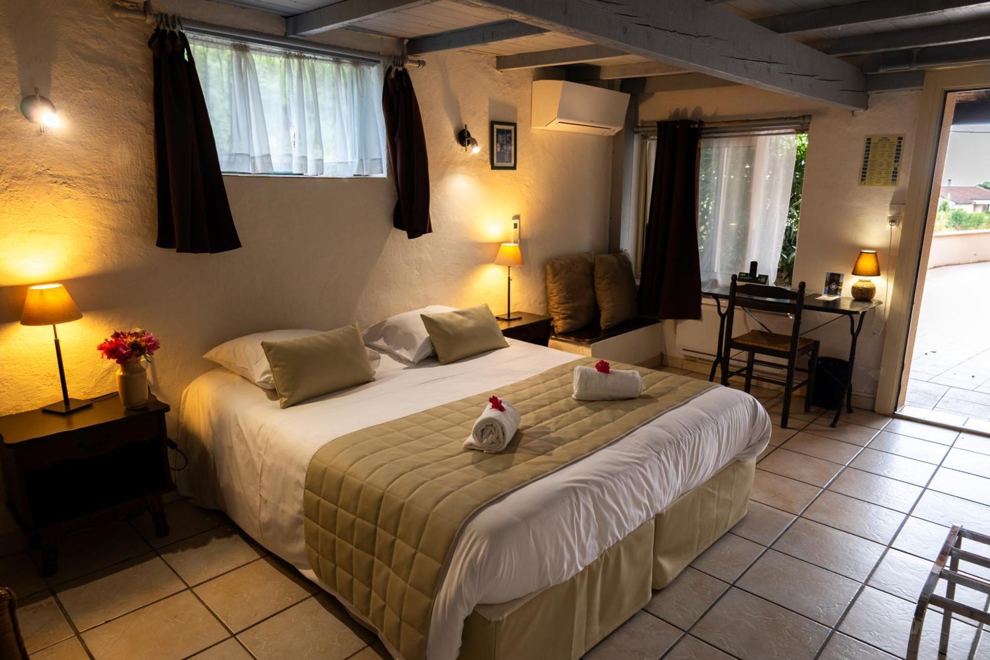 Logis Des Cretes De Pignols Hotel Moissac Bagian luar foto