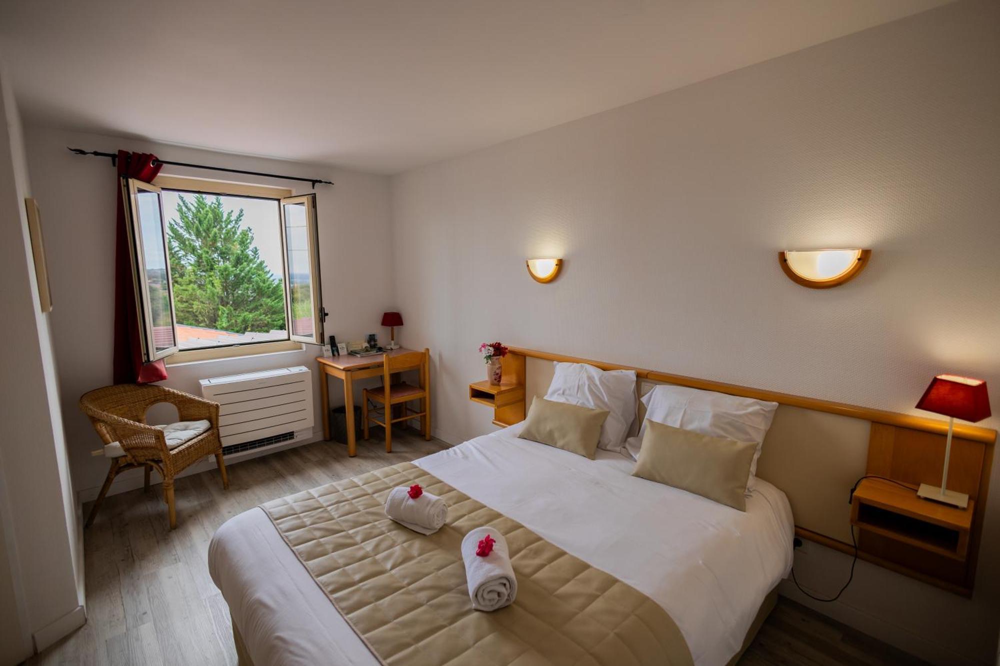 Logis Des Cretes De Pignols Hotel Moissac Bagian luar foto